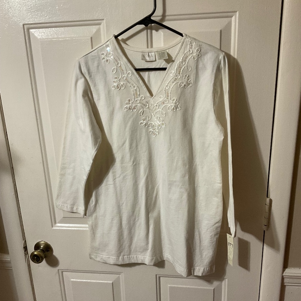 3/$12 Sale NWT Erika 3/4 Sleeve V Neck Top